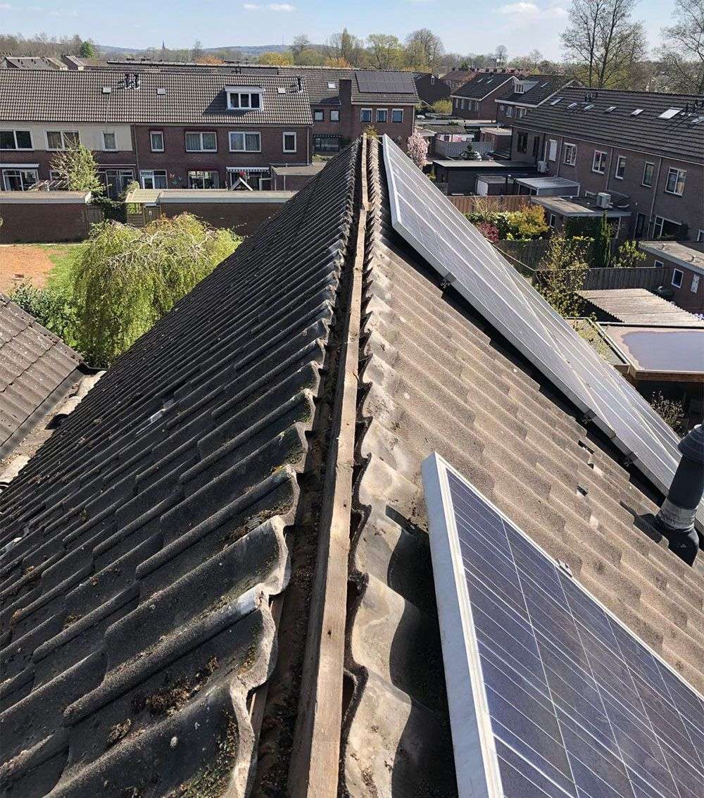 Pannendak met zonnepanelen en een nieuwe nok